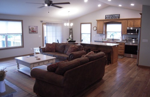 Apple Valley Casa | Beautiful new home on golf course