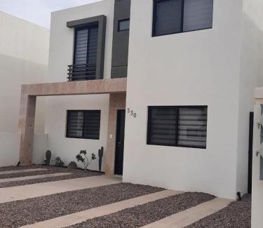 La Paz Casa | Beautiful new house with pool club