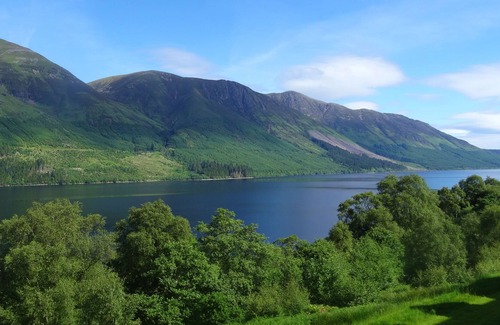 Spean Bridge Apartamento | Hermoso nuevo Loch-Side Casa en el corazón de las Tierras Altas de Escocia