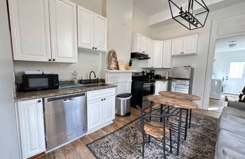 Tulane - Gravier Casa | Beautiful New Orleans Shotgun Home 7 mins to FQ
