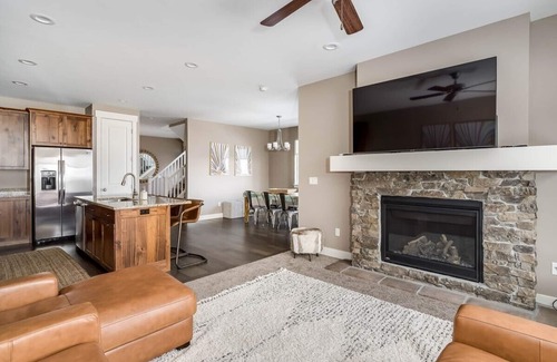 Huntsville Casa | Beautiful New Townhome Lake Views Personal Hot Tub EW 21
