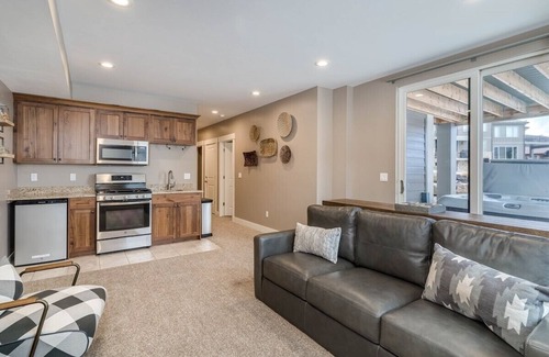 Huntsville Casa | Beautiful New Townhome Lake Views Personal Hot Tub EW 21