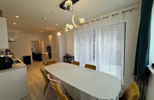 Great Baddow Apartamento | Beautiful Newbuild 5 bedroom Town House