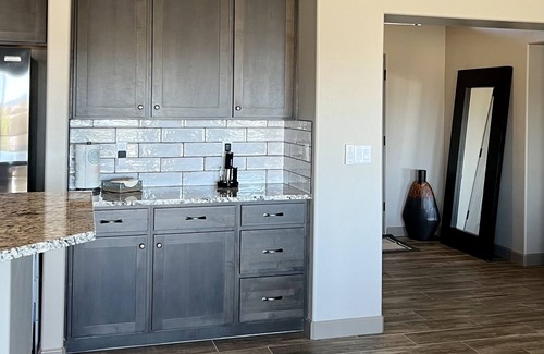 Lake Havasu City Casa | Beautiful Newer Home with Pool Near Windsor Beach, Lots of Garage space