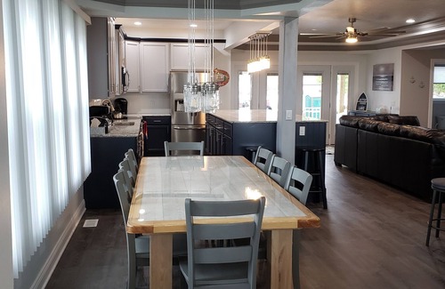 Huron Casa | Hermosa casa nueva en Park / Lakefront!