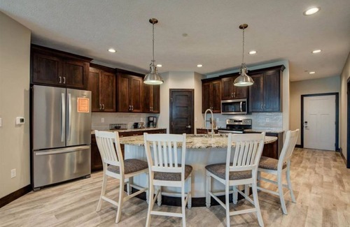 Spirit Lake Condominio | Beautiful Newly built Bayside Lake Front Condo!