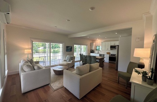 Vineyard Haven Casa | Beautiful Newly Constructed Home Walking Distance from Downtown Vineyard Haven
