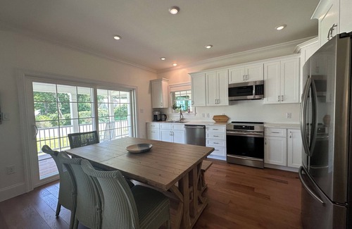 Vineyard Haven Casa | Beautiful Newly Constructed Home Walking Distance from Downtown Vineyard Haven