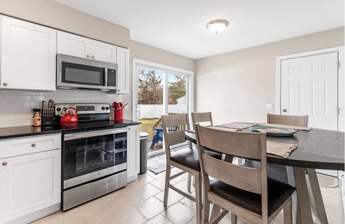 Hampton Bays Casa | Beautiful newly renovated Hampton Bays home w/heated pool close to ocean beaches
