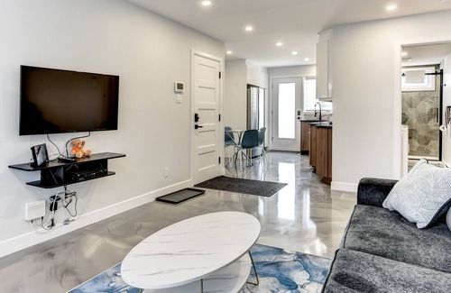 Anjou Apartamento | Beautiful Newly Renovated 2 Bedroom - Anjou