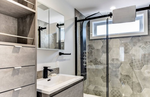 Anjou Apartamento | Beautiful Newly Renovated 2 Bedroom - Anjou