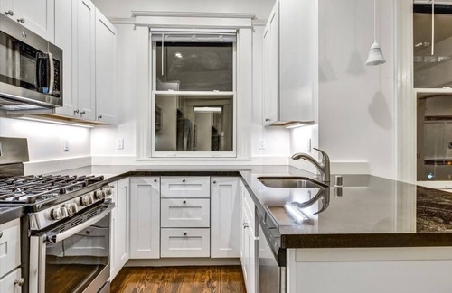 Russian Hill Condominio | Hermosa North Beach / Russian Hill 2 BR + estudio / 2BA joya!