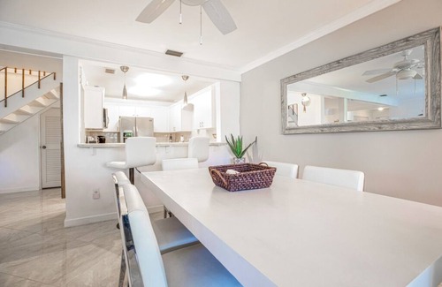 Palm River Estates Casa | Hermoso North Naples Condo minutos a las playas!