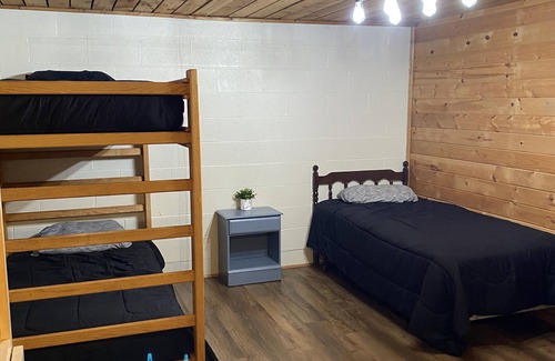 South Range Cabina | Beautiful North Woods Lodge