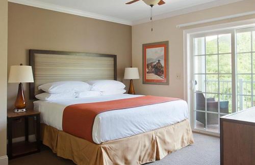 Lincoln Casa | Beautiful Northeast scenery and resort amenities in this great 1BD vacation condo