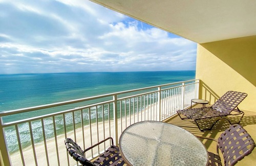 Open Sands Condominio | Beautiful ocean front 2-bedroom condo in Panama City Beach with parking!