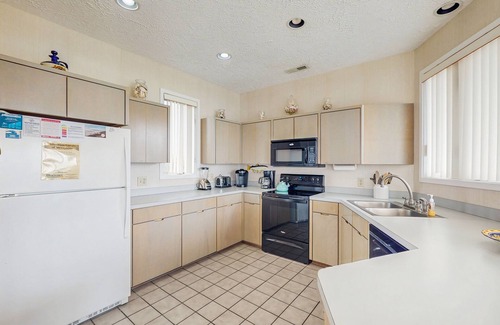 Pine Knoll Shores Casa | Beautiful ocean front home with direct beach access and outdoor shower