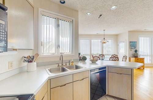 Pine Knoll Shores Casa | Beautiful ocean front home with direct beach access and outdoor shower