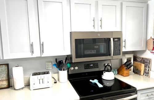Point East Condominio | BEAUTIFUL OCEAN VIEW, 2 BEDROOM CONDO. UNBELIEVABLE DISCOUNT. ENJOY OFF SEASON.