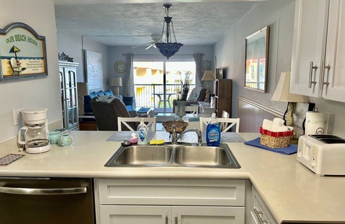 Point East Condominio | BEAUTIFUL OCEAN VIEW, 2 BEDROOM CONDO. UNBELIEVABLE DISCOUNT. ENJOY OFF SEASON.