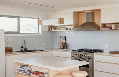 Port Fairy Casa | Beautiful Ocean Front family holiday home. Pets upon application to owner.