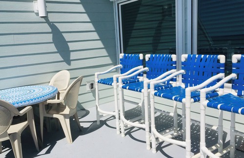 Southport Casa | Beautiful!!! ocean is all u need! walk out your door-sand in your feet!