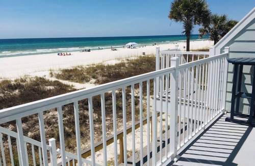 Southport Casa | Beautiful!!! ocean is all u need! walk out your door-sand in your feet!