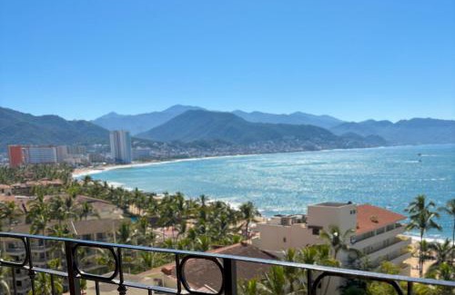 Zona hotelera Casa | Beautiful ocean view, pool & beach!