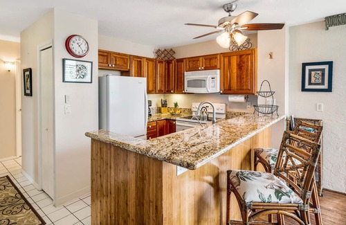 Kailua-Kona Condominio | Hermosas vistas al mar | Planta superior | WIFI gratuito | Asequible comienza a $ 99 / noche