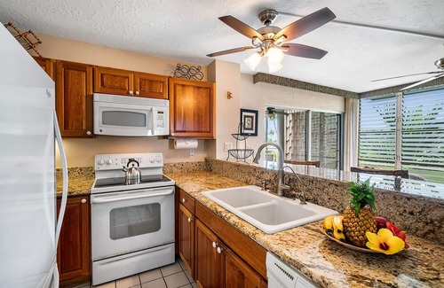 Kailua-Kona Condominio | Hermosas vistas al mar | Planta superior | WIFI gratuito | Asequible comienza a $ 99 / noche
