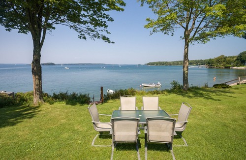 Mid-Coast and Islands Casa | Beautiful ocean views and spectacular sunsets at this modern beachfront home