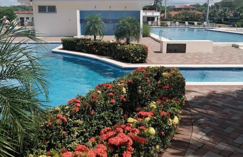 Bejuco Casa | Beautiful oceanfront condominium home with private pool in Puntarenas.