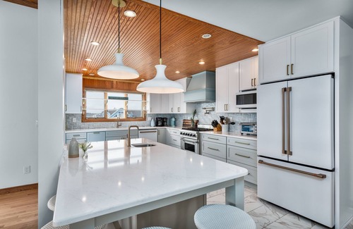 Spindrift Casa | Beautiful Oceanfront in the Heart of Duck with Spectacular Views