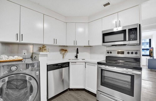 La Gorce Apartamento | Beautiful Oceanside Retreat / Beach Service / 1606