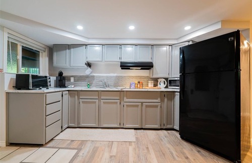 North Oyster Casa | Beautiful oceanside "suite" with hot tub and beach cabin
