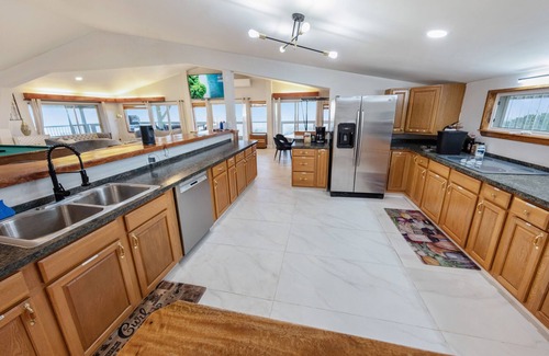 Kailua-Kona Casa | Beautiful Oceanview Home and Studio