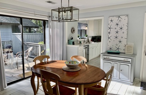 West Beach Cabaña | Beautiful Oceanwoods Cottage with Sunroom - Close to Beach and Night Heron Park
