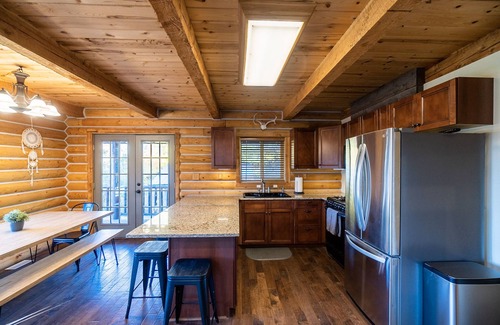 Kamas Cabina | Beautiful Off-Grid Cabin 13 miles from Park City! Sleeps 14!