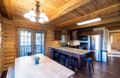 Kamas Cabina | Beautiful Off-Grid Cabin 13 miles from Park City! Sleeps 14!