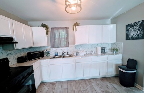 Mid City North Apartamento | Beautiful One Bedroom Rental Unit with Free Parking
