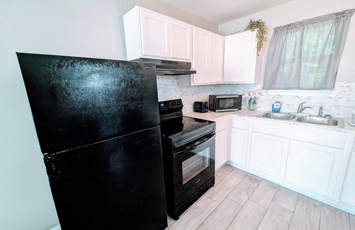 Mid City North Apartamento | Beautiful One Bedroom Rental Unit with Free Parking