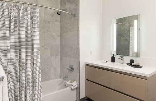 Los Angeles Condominio | Beautiful One Bedroom, One Balcony in the heart of LA