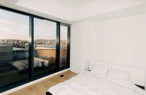 Los Angeles Condominio | Beautiful One Bedroom, One Balcony in the heart of LA