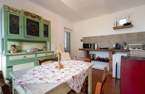 San Damiano dʼAsti Casa | Estupenda casa de vacaciones privada con A/C, WIFI, TV, patio, mascotas permitida, vista panorámica