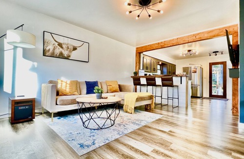 Riverview Casa | Beautiful Patio⭐️Modern Nook⭐️Long Stays🔥Full Kitchen