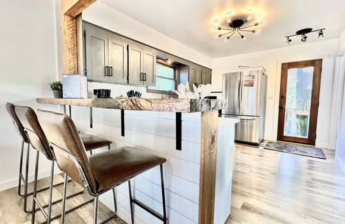 Riverview Casa | Beautiful Patio⭐️Modern Nook⭐️Long Stays🔥Full Kitchen