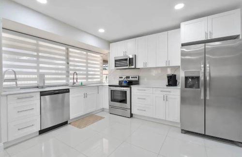 Sunrise Casa | Beautiful & Peaceful 4 Bedroom Home With a Pool