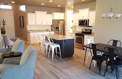 La Verkin Casa | Nueva casa pacífica de tres dormitorios con vistas