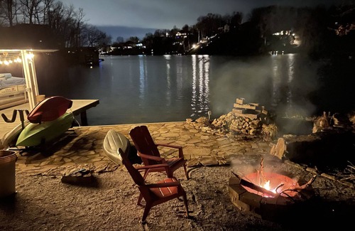 Bella Vista Casa | Beautiful, peaceful lakefront home on Loch Lomond!