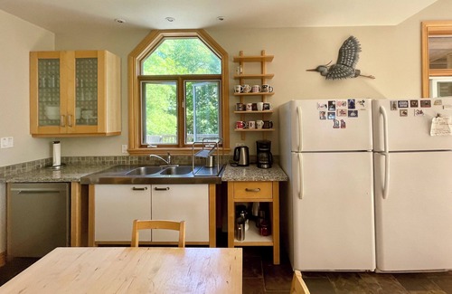 North Frontenac Cabaña | Beautiful Peninsula Lodge